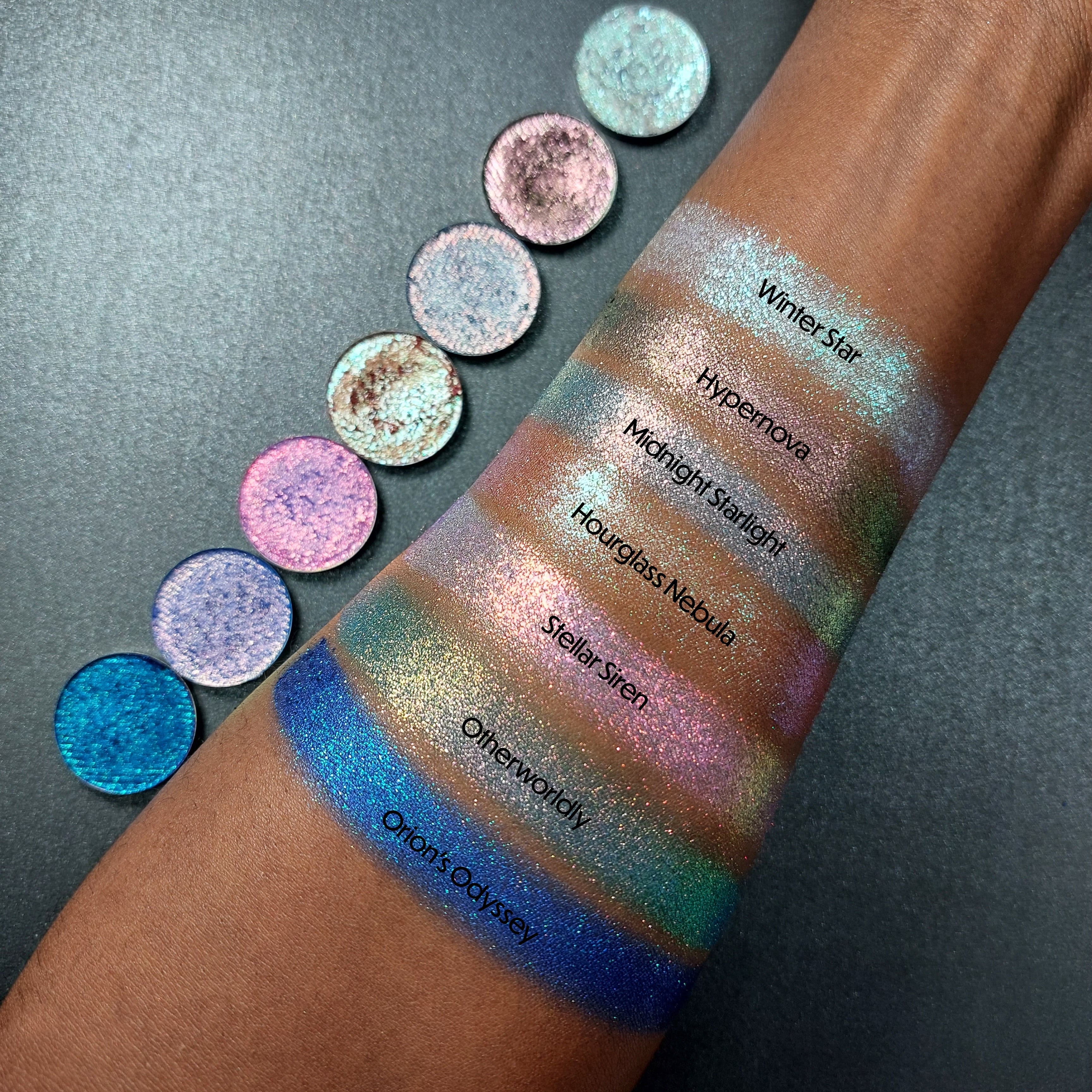 特別価格 Stellar Siren - multichrome eyeshadow 健康家電